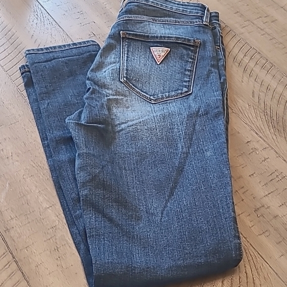 Womens size 28 Guess jeans - Picture 3 of 3